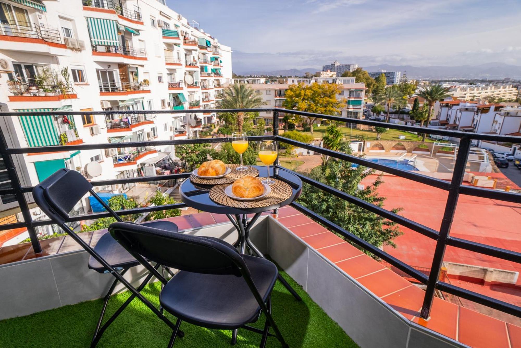 Oasis En Playamar Con Piscina Apartment Торемолинос Екстериор снимка